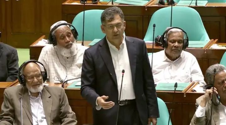 পাচার রোধে জ্বালানি তেলের সামান্য মূল্য বাড়িয়েছে সরকার : সংসদে স্বরাষ্ট্রমন্ত্রী